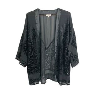 Gianni Bini Women’s Black Floral Print Semi Sheer Velvet Chandelier Kimono Top
